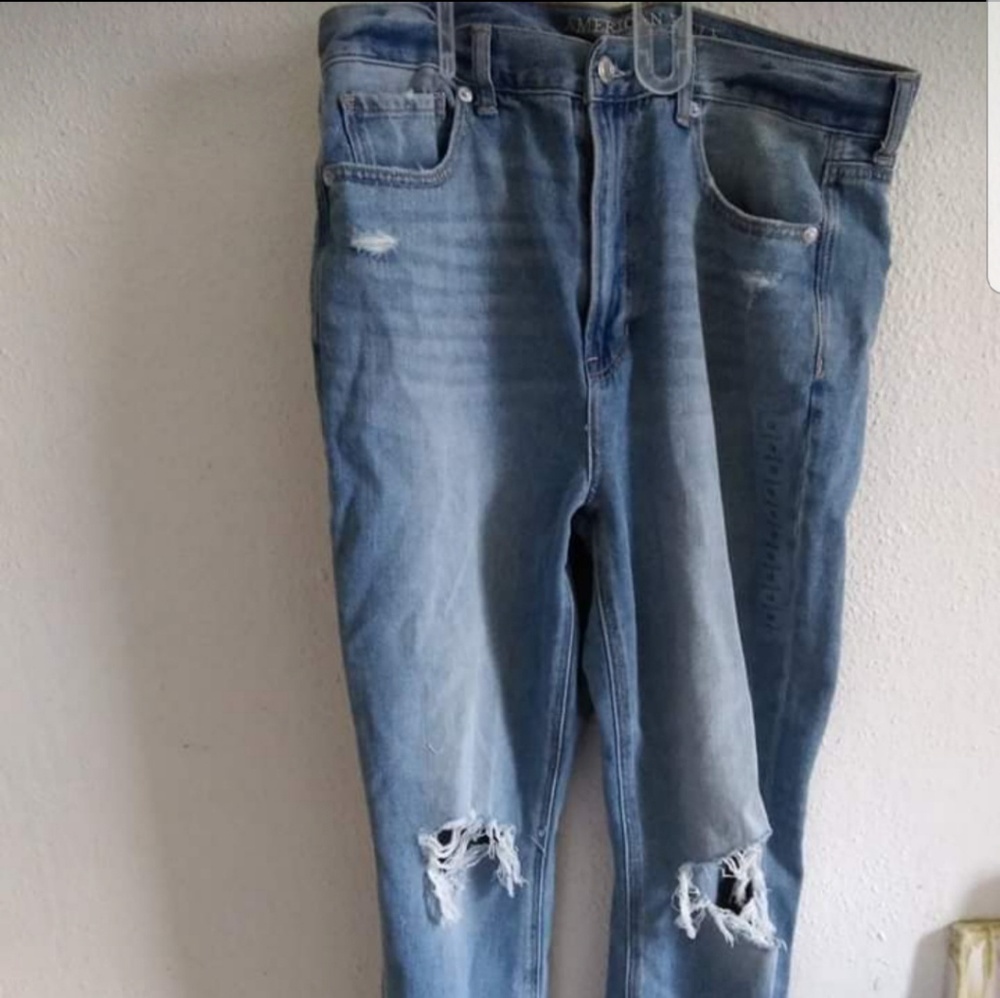 AE 'Mom Jeans'